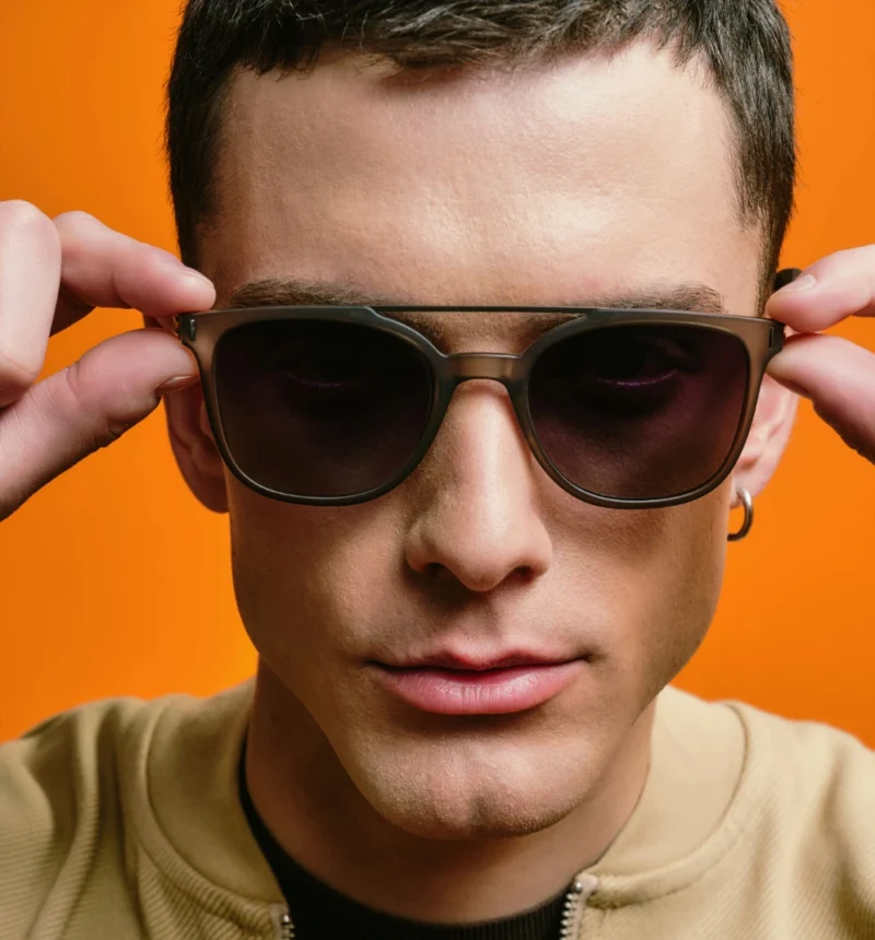 1802202356_Male_Model