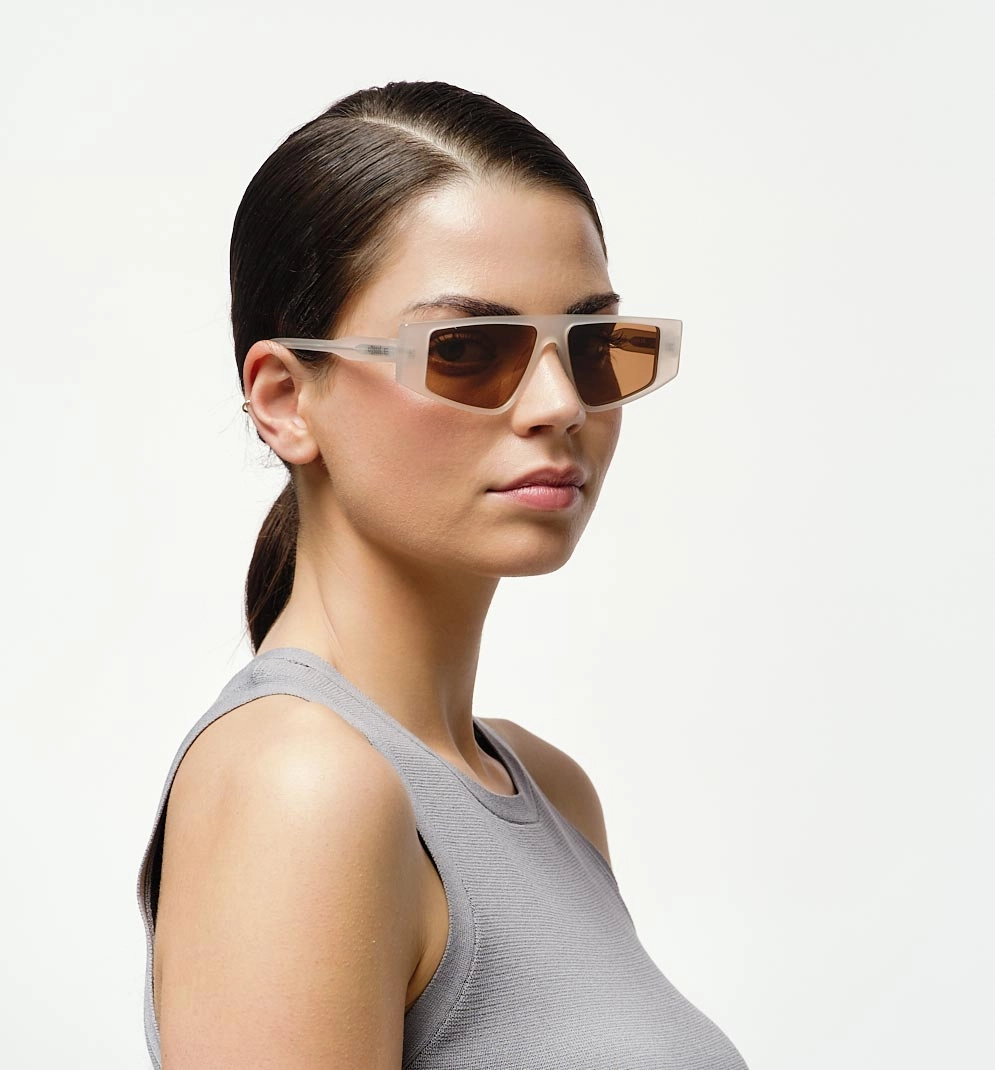 model wearing cosselie sunglasses columbia beige