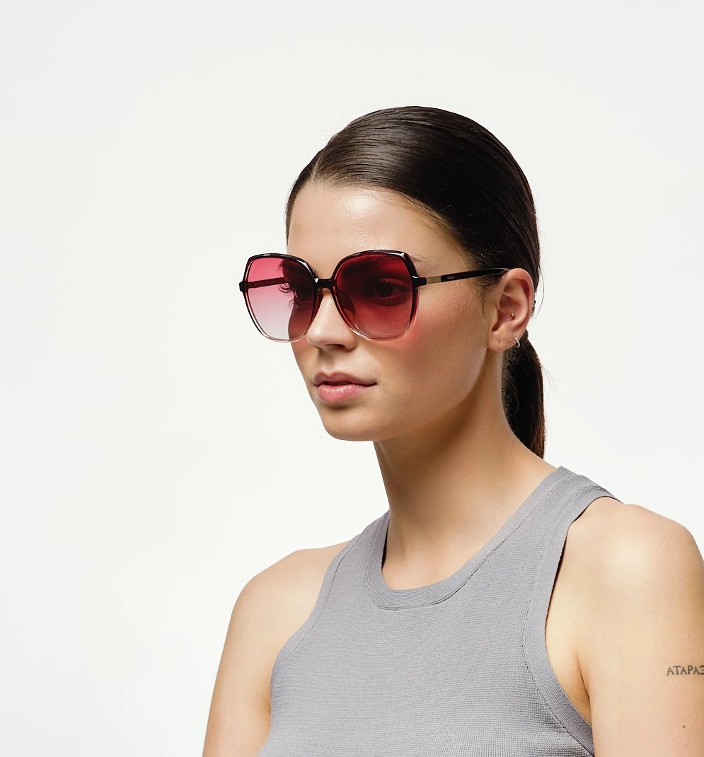 model wearing cosselie sunglasses theda pink transparent