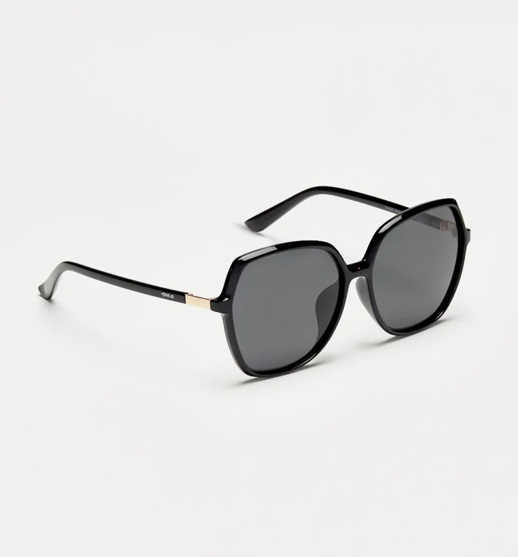 1802202498 Theda, Black sunglasses front right view