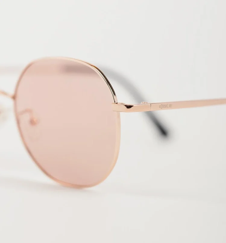 1802202349 Evora, Gold sunglasses closeup