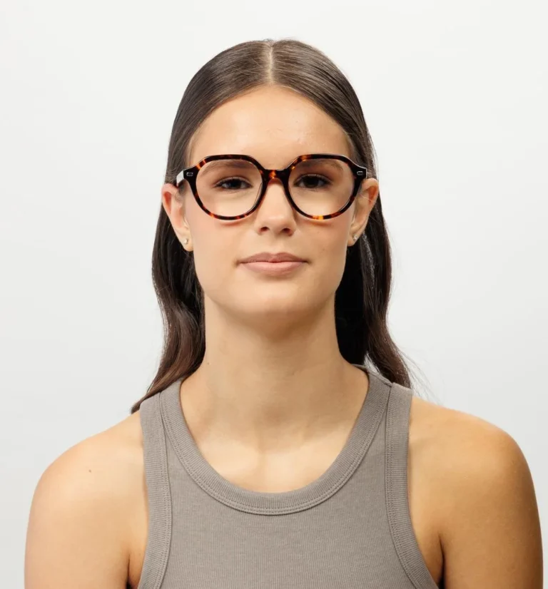 Σκελετός Γυαλιών C.On.1, Καφέ Ταρταρούγα μπροστινή όψη σε γυναικείο μοντέλο