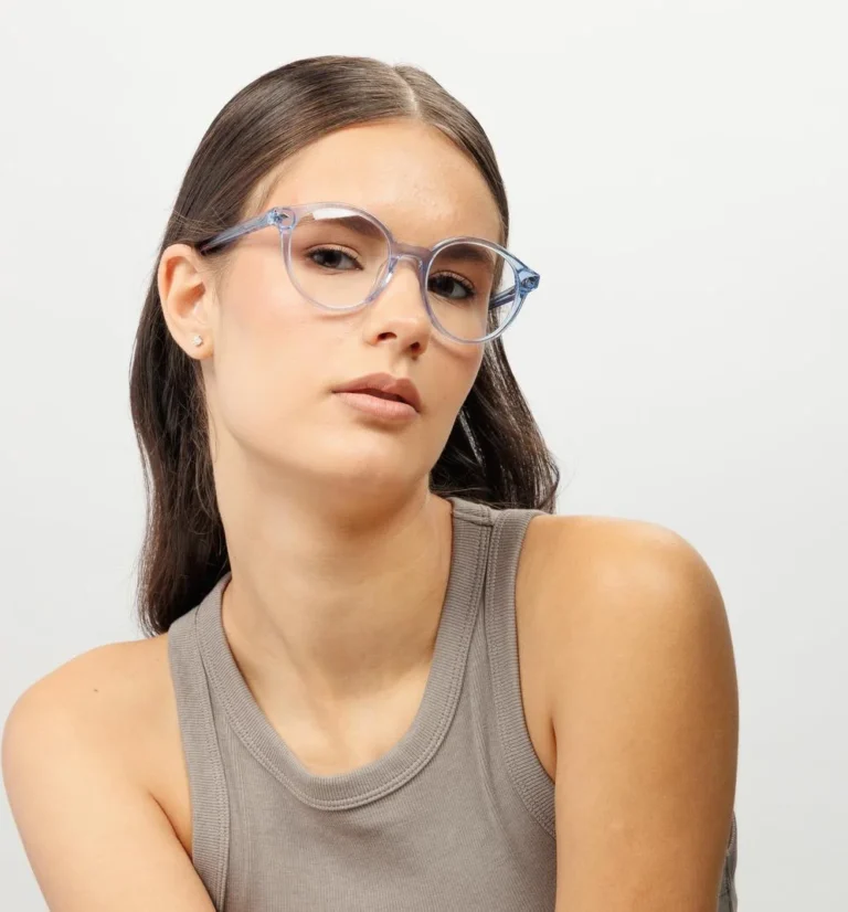 Σκελετός Γυαλιών C.On.3, Μπλε, μπροστινή όψη σε γυναικείο μοντέλο