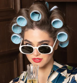 Γυαλιά Ηλίου Dorothea, Λευκά, μπροστινή όψη σε γυναικείο μοντέλο